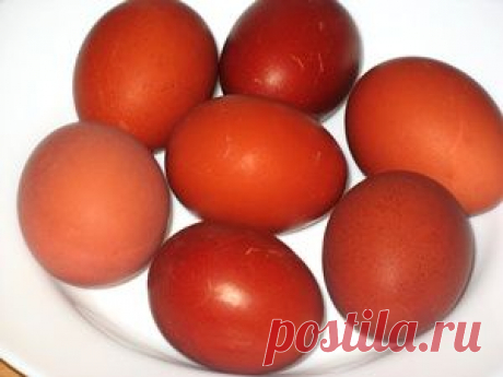 Покраска яиц луковой шелухой