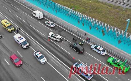 В ДТП на северо-востоке Москвы пострадали шесть детей и один взрослый. На Северо-Восточной хорде в Москве автомобиль BMW X5 столкнулся с Ford Explorer, в результате чего пострадали семь человек, шестеро из них дети, сообщили РБК в пресс-службе столичного главка МВД.