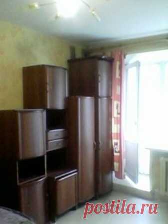 Продаётся однокомнатная квартира (малосемейка) в Красноперекопском районе на  ул. Маланова, д.10б, третий этаж пятиэтажного жилого дома. Дом кирпичный, общая площадь квартиры 22 кв.м., жилая 13 кв.м., площадь кухни 5,5 кв.м., заменены межкомнатные двери, окна ПВХ, напольное покрытие в кухне и прихожей плитка, в комнате ламинат, сан.узел совмещённый в кафеле. Есть небольшой балкон. Рядом с домом школа, детский сад. Вблизи дома рынок, магазины. Чистая продажа.
89023331064 Наталья Станиславовна