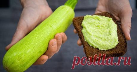 В нашей семье такие кабачки едят ложками и просят добавки. Вкусно за 5 минут из 3 ингредиентов Любите кабачки? Тогда вам точно нужно опробовать этот рецепт. Готовится очень быстро, получается восхитительно вкусно!Ингредиенты:кабачки — 700 гр. (1-2 шт.);
плавленый сыр — 140 гр.;
чеснок — 2...