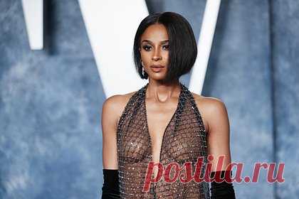 Популярная певица посетила афтепати «Оскара» в платье из сетки на голое тело. Американская певица Сиара появилась на публике в откровенном образе и привлекла внимание фотографов. 37-летнюю знаменитость заметили на ковровой дорожке афтепати «Оскара» в Беверли-Хиллз в платье из сетки на голое тело, которое также было оформлено глубоким V-образным декольте.