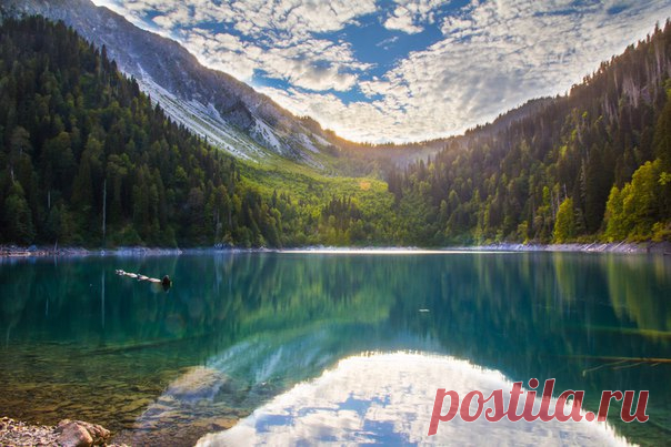 Озеро Малая Рица, Абхазия. Автор фото – Мария Князева.