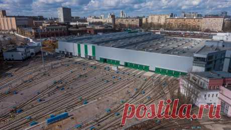 2021 апрель. Электродепо &quot;Сокол&quot; Московского метрополитена открыто после реконструкции. Благодаря реконструкция мощности электродепо выросли в 2 раза — количество мест для отстоя и обслуживания поездов увеличилось с 24 до 46. Также был возведен новый административно-бытовой корпус для персонала. Общая площадь новых объектов депо составила 24300 м². Появится около 100 новых рабочих мест