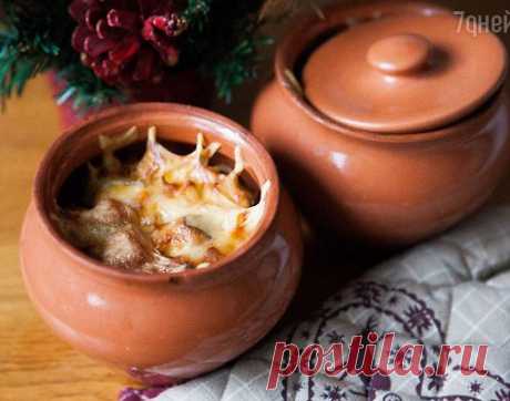 Рецепт на Новый год: курица с овощами в горшочках