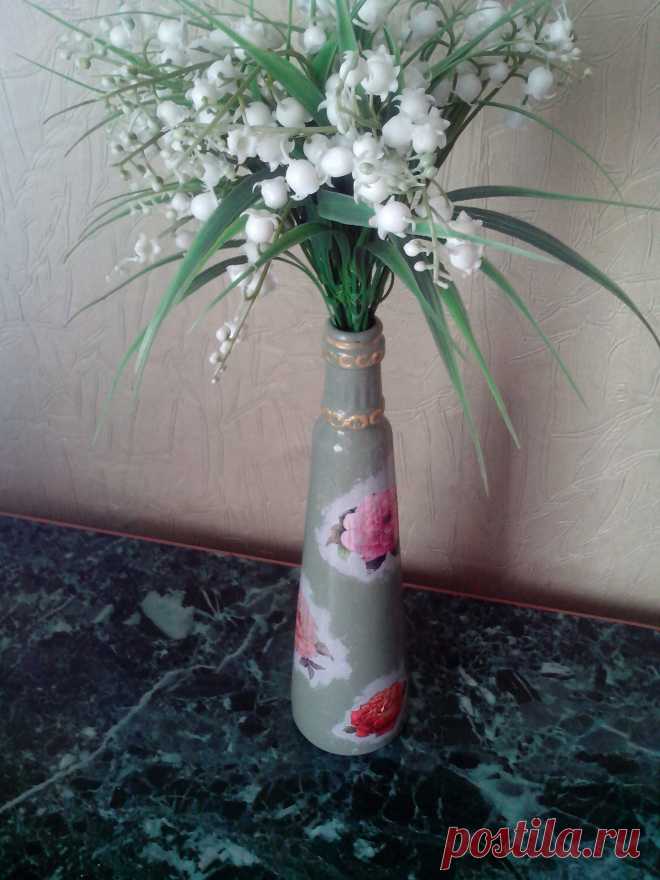 Вазочка из пивной бутылки. Декупаж.
