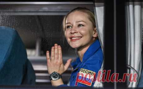 Снимавшие кино на МКС Пересильд, Шипенко и Новицкий прилетели в Москву. Самолет Центра подготовки космонавтов им. Ю. А. Гагарина, на борту которого находится актриса Юлия Пересильд, режиссер Клим Шипенко и космонавт Олег Новицкий, приземлился на подмосковном аэродроме Чкаловский.