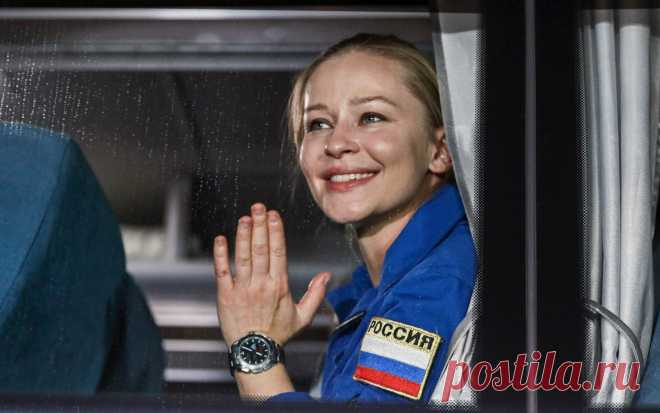 Снимавшие кино на МКС Пересильд, Шипенко и Новицкий прилетели в Москву. Самолет Центра подготовки космонавтов им. Ю. А. Гагарина, на борту которого находится актриса Юлия Пересильд, режиссер Клим Шипенко и космонавт Олег Новицкий, приземлился на подмосковном аэродроме Чкаловский.