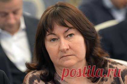 Вяльбе пожаловалась на нехватку ресурсов при подготовке лыжников. Глава Федерации лыжных гонок России Елена Вяльбе пожаловалась на нехватку ресурсов при подготовке спортсменов сборной. «Нам не хватает инфраструктуры, освещенных трасс практически нет, материально-техническая база очень устарела — начиная от лыж и заканчивая базами», — заявила Вяльбе.