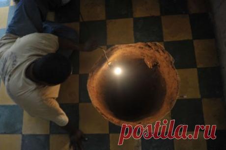 Идеально круглый карстовый провал образовался... под кроватью пенсионерки