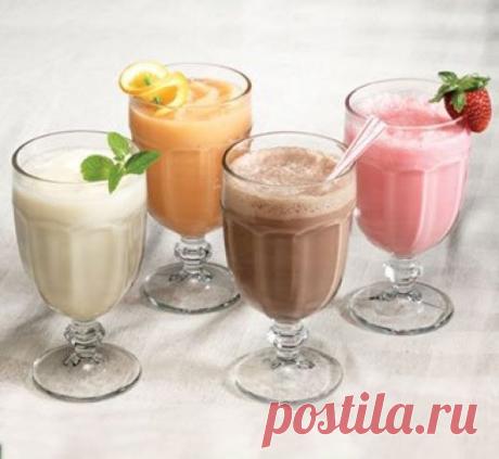 10 протеиновых коктейлей! 
Забери на стенку чтобы не забыть! 

Коктейль № 1 
-Для коктейля вам понадобится 250 мл молока, 1 банан, йогурт, 2 ложки меда, овсяные хлопья, мороженое. Также все смешать и перетереть блендером. 
Коктейль № 2 
- 100 г творога, 200 мл молока, 1 банан, столовая ложка меда, 2-3 столовых ложки овсяных хлопьев. 
Коктейль № 3 
-2 банана, 500 мл молока, 100 мл сливок или мороженого, пакетик ванильного сахара, немного корицы по вкусу. Все смешать и измел...