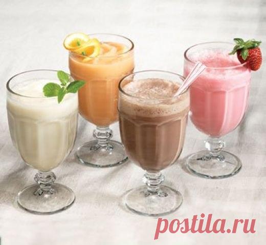 10 протеиновых коктейлей! 
Забери на стенку чтобы не забыть! 

Коктейль № 1 
-Для коктейля вам понадобится 250 мл молока, 1 банан, йогурт, 2 ложки меда, овсяные хлопья, мороженое. Также все смешать и перетереть блендером. 
Коктейль № 2 
- 100 г творога, 200 мл молока, 1 банан, столовая ложка меда, 2-3 столовых ложки овсяных хлопьев. 
Коктейль № 3 
-2 банана, 500 мл молока, 100 мл сливок или мороженого, пакетик ванильного сахара, немного корицы по вкусу. Все смешать и измел...