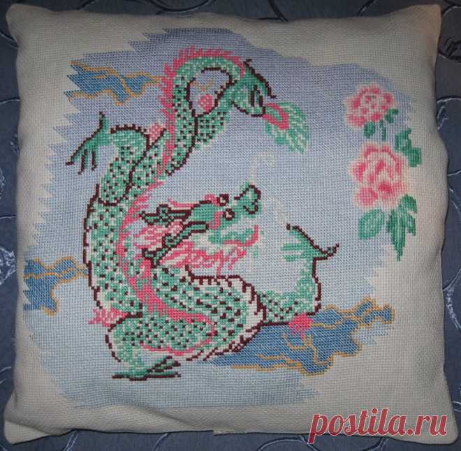 "Дракон". Hand made club. Дополнительно вышит фон.