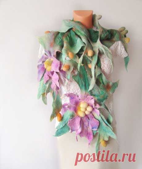 Nuno Felted scarf Green - Pink Flowers