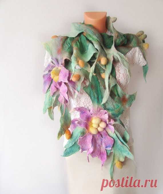 Nuno Felted scarf Green - Pink Flowers