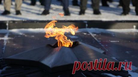 На Кубани вандалы сожгли в Вечном огне мемориальный венок