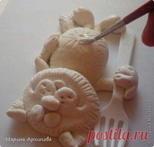 ​Кот из солёного теста Кот из солёного тестаКот из солёного теста уже приготовил ложку, чтобы его в этом доме кормили и любили.