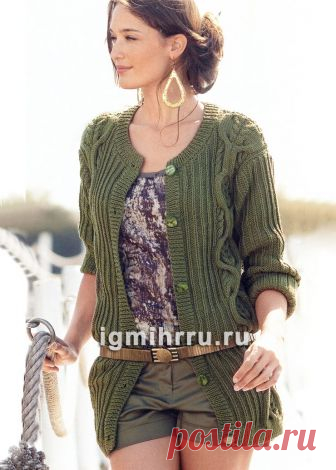 Классический темно-зеленый жакет с «косами». Вязание спицами