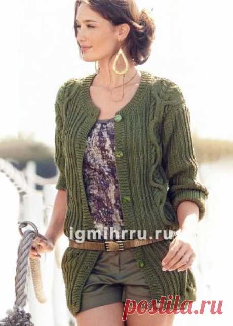 Классический темно-зеленый жакет с «косами». Вязание спицами