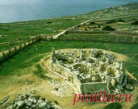 MALTA: There were 40 Neolithic stone temples on Malta. The ancient Maltese built the temples 1,000 years before the Pyramids  |  Найдено на сайте maltavista.net.