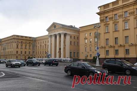 КГБ Белоруссии допустил связь СБУ с террористами в Гродно. Комитет госбезопасности (КГБ) Белоруссии допускает, что за ликвидированным в Гродно террористом может стоять Служба безопасности Украины (СБУ) либо беглые экстремисты (эмигрировавшие из республики оппозиционеры). КГБ рассматривает несколько версий произошедшего в Гродно.