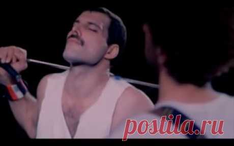 Freddie Mercury and his microphone - Show Must Go On A tribute to Freddie Mercury and his way to use his...microphone It's been hard to pick clips - among thousands - but I had to choose the most special ones -...