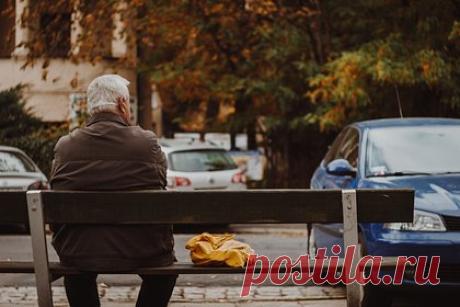 Боящимся вечного одиночества дали совет. Известный в Великобритании колумнист Дейдре Сандерс дала совет 77-летнему мужчине, боящемуся навсегда остаться в одиночестве после смерти жены. Она рекомендовала ему дать себе время, чтобы пережить горе и смириться с утратой. Знакомиться с новыми людьми стоит тогда, когда мужчина почувствует себя готовым к свиданиям.