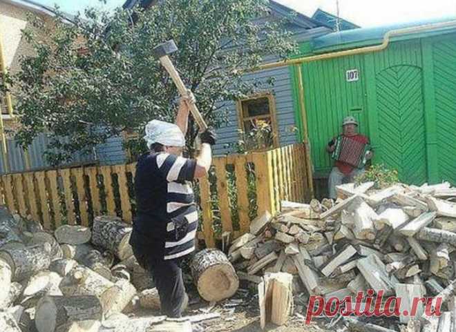 Делать нечего в селе, мы сидим на веселе!