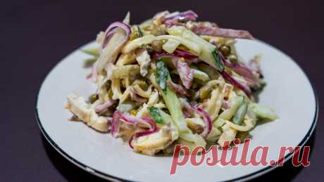 Салат Шустрик | Альтернатива салату Оливье РЕЦЕПТ:Огурец свежий - 300 г. (1-2 шт)Горошек консервированный - 1 банкаЛук красный - 1 шт.Сыр - 200 г.Колбаса полусухая - 200 г.Яйцо - 3 шт.Молоко - 50 мл.Соль - по вкусуМасло растительное - 30 г.Сметана (густая) - 3 ст.л.Майонез - 3 ст.л.Горчица зернистая - 1 ч.л.Горчица острая - 1/2...