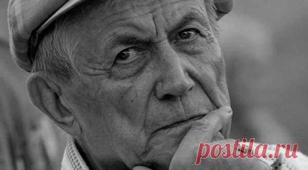 «Таков закон безжалостной игры. Не люди умирают, а миры…» 



Людей неинтересных в мире нет. Их судьбы как истории планет. У каждой все особое, свое,и нет планет, похожих на нее.
А если кто-то незаметно жил и с этой незаметностью дружил, он интересен был сре…