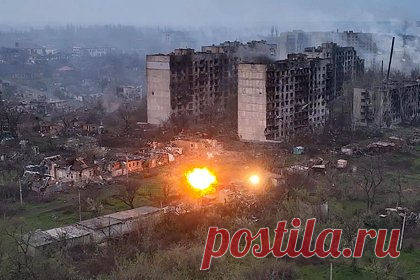Минобороны отчиталось о ситуации в Артемовске. Штурмовые отряды Вооруженных сил России продолжают уничтожать противника в западной части Артемовска. В частности, российские военные нанесли поражение живой силе и технике противника в районах населенных пунктов Калиновка, Часов Яр, Николаевка и Ступочки Донецкой народной республики.