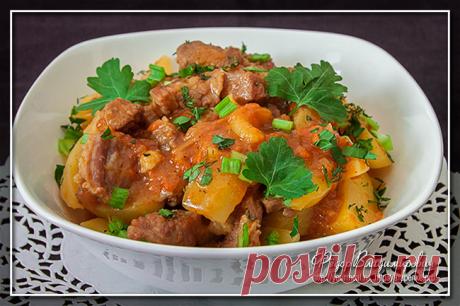 Жаркое по-домашнему. Тушеное мясо с картошкой 




Тушеное мясо с картошкой — блюдо, которое подавалось, да и подается практически везде. Более всего известно оно под названием «Жаркое по-домашнему» и его можно встретить и на домашнем столе и в с…