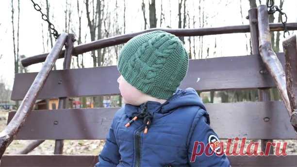 Очень красивая детская шапочка! МК можно посмотреть перейдя по ссылке https://youtu.be/ibpUhiL_vGU