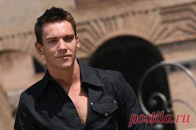 Джонатан Рис-Майерс