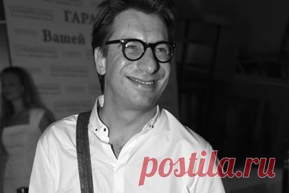 Умер российский телеведущий Михаил Зеленский. Популярный российский журналист, телеведущий шоу «Прямой эфир» Михаил Зеленский умер на 47 году жизни, когда он отдыхал со своей женой в Доминиканской Республике. По предварительной информации, его доставили в больницу, однако медики не смогли его спасти и он скончался от инсульта.