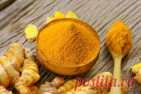 Куркума лечит лучше официальных лекарств!
Ты забудешь дорогу в аптеку…
Мало кому известно, что раньше куркуму использовали лишь в качестве красителя. Целебные свойства этой специи постепенно обнаруживали в течение нескольких тысячелетий. Сегодня же куркума успешно применяется во многих областях нашей жизни. Специально для любимых читателей наша редакция собрала 14 веских причин, почему нужно ежедневно употреблять куркумы.
Как принимать куркуму в лечебных целях
Напиток с куркумой способен поб