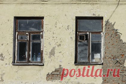 Жильцы разваливающегося дома по соседству с обрушившимся в Астрахани забили тревогу