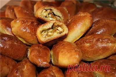 Пирожки из творожного теста с морковью, яйцами и луком