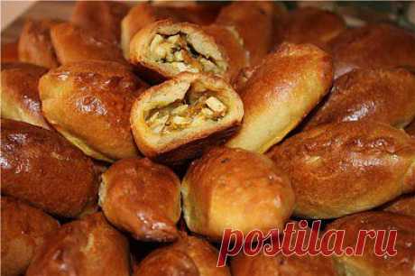 Пирожки из творожного теста с морковью, яйцами и луком