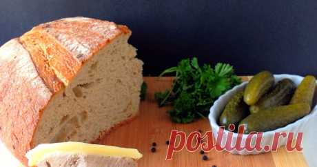 Куриный паштет    600 г куриной печени  300 г сливочного масла  4 ст.л лука, мелко порезать  2 зубка чеснока, мелко порезать  2 шт. лавровых листа  1 ст.л....
