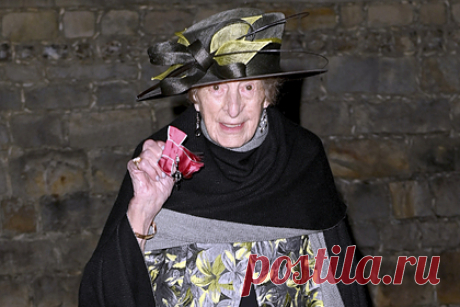 105-летняя женщина прошла марафонскую дистанцию и поделилась секретом долголетия. Отметившая 105-й день рождения 9 декабря жительница Великобритании удостоилась звания кавалера Ордена Британской империи и раскрыла секрет своего долголетия. Женщина получила высокую награду за то, что прошла благотворительный марафон в помощь медикам. Секрет своего долголетия она открыла журналистам.