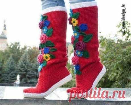 Вязаные сапожки.