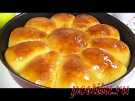 Этот Яблочный Пирог Просто Тает во Рту!Продукты:
Мука - 300 гр.
Дрожжи сухие - 1 ч. ложка
Сахар - 1,5 ст. ложки
Ванильный сахар – 1 ч. ложка
Соль - 2/3 ч. ложки
Кефир тёплый - 150 мл.
Яйцо - 1 шт.
Масло сливочное - 50 гр.

Для начинки:
Яблоки сладкие  - 2 шт.
Сахар – 40-50 гр.
Корица (по желанию) – 1/4 ч. ложки

В видеорецепте я использовала форму d 26 см. Выпекать при t 180гр. 20 минут. Пирог можно смазать мёдом или сахарным сиропом.