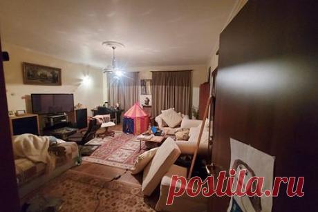 Появились фото с места расправы над тещей и сыном основателя «Парка Горького». В сети появились фото из подмосковного дома, где обнаружили сына и тещу основателя групп «Парк Горького» и «Цветы» Стаса Намина со множественными ножевыми ранениями. На кадрах видны две комнаты коттеджа и уборная. Все произошло вечером 18 октября в деревне Крюково Истринского района.