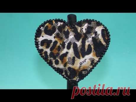 Faça você mesma: tiara com coração de feltro e renda