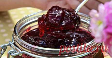 Просто сказка! Джем из вишни Этим рецептом джема из вишни со мной поделилась соседка по даче. Как-то...