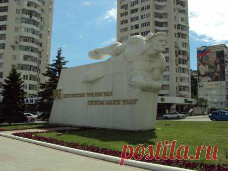 Памятник Матрос с гранатой.