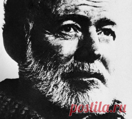 На могиле Хемингуэя написано: «Больше всего в жизни он любил осень. Желтые теплые осенние листья, плывущие по реке на спинах форелей, а сверху синее безветренное небо. Теперь он будет частью всего этого навсегда».