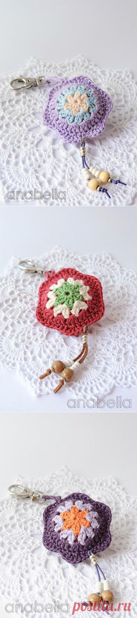 Anabelia craft design: Flower crochet keychains