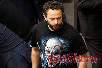 Депутат Рады обвинил Зеленского в аморальности в ответ на обыски. Депутат Верховной Рады Александр Дубинский обвинил президента Украины Владимира Зеленского и главу его офиса Андрея Ермака в аморальности в ответ на обыски. «Сегодня Офис президента в лице Зеленского, Ермака и их попричников в очередной раз продемонстрировал свой цинизм и аморальность», — считает он.