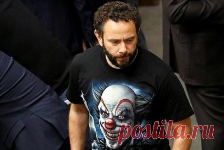 Депутат Рады обвинил Зеленского в аморальности в ответ на обыски. Депутат Верховной Рады Александр Дубинский обвинил президента Украины Владимира Зеленского и главу его офиса Андрея Ермака в аморальности в ответ на обыски. «Сегодня Офис президента в лице Зеленского, Ермака и их попричников в очередной раз продемонстрировал свой цинизм и аморальность», — считает он.